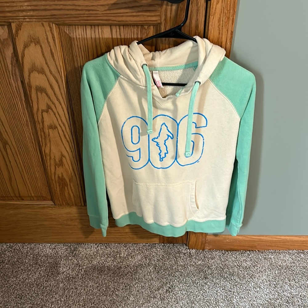Yooper Shirts Upper Peninsula 906 hoodie.  Size Small.